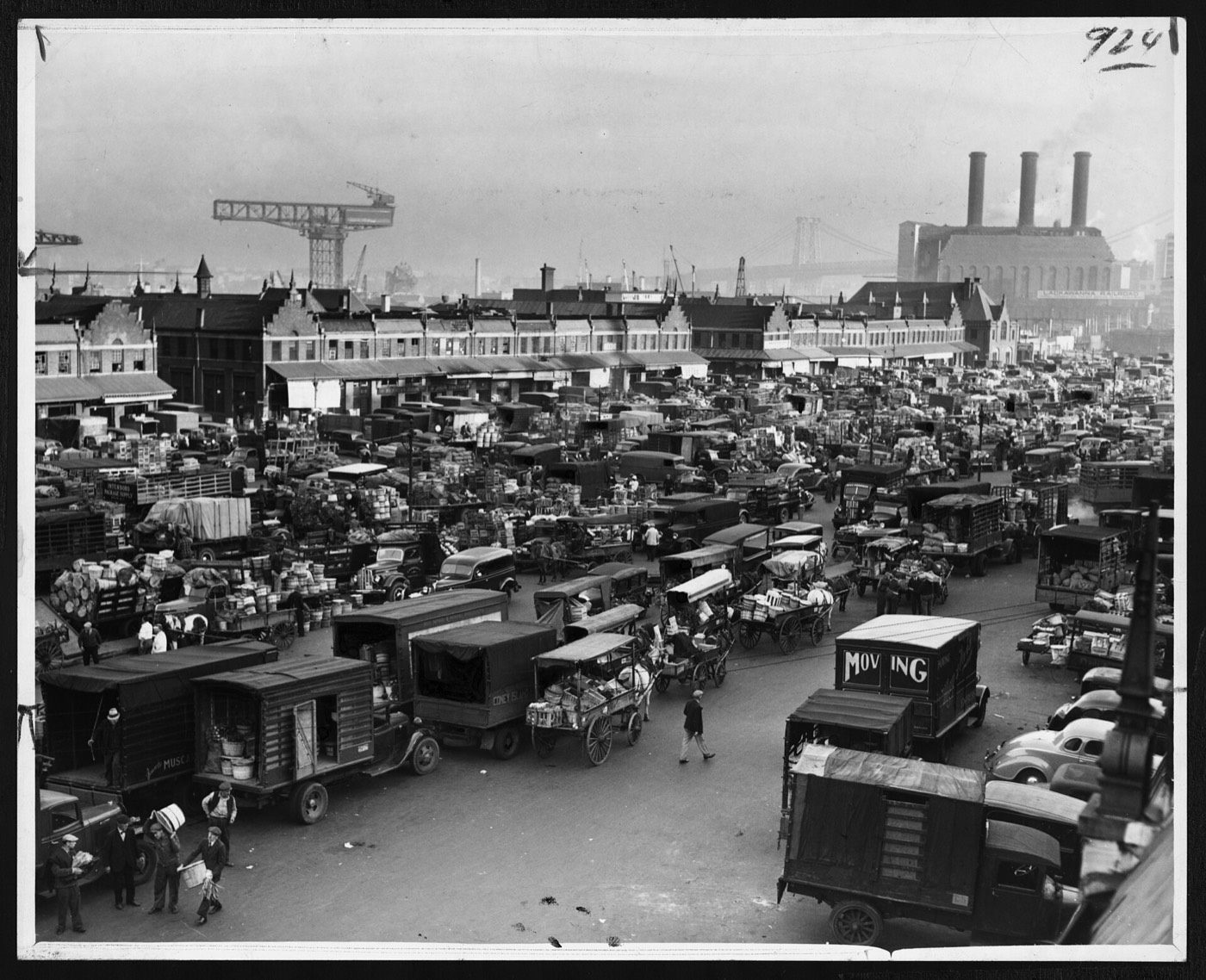 Archival photo of trucks and horse-drawn carts crowding Brooklyn's Wallabout Market